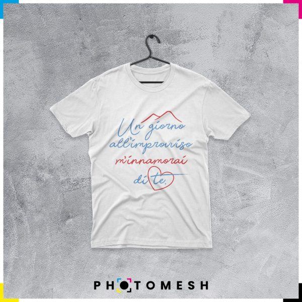 T-shirt in cotone "Un giorno all'improvviso mi innamorai di te"